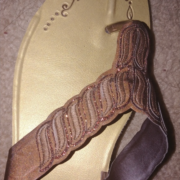 NWOT Special Embroidered Flat slip on Sandals - Picture 6 of 8